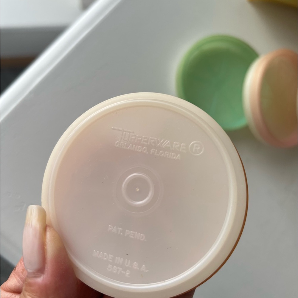 Vintage Tupperware Pastel 10 Wagon Wheel Coasters & Rack - Picture 2 of 2